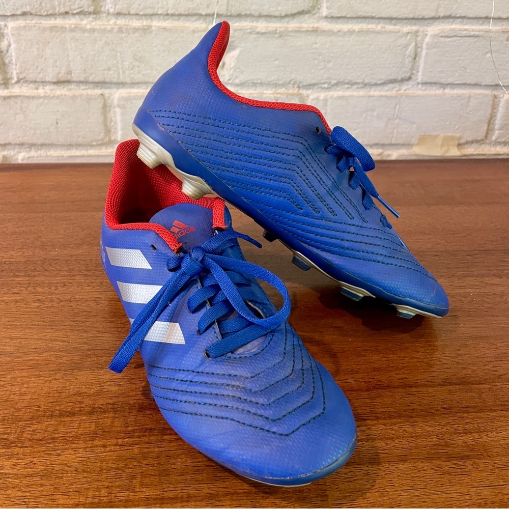 Adidas Kids Predator 19.4 FxG J Soccer Cleats. Size 2.5